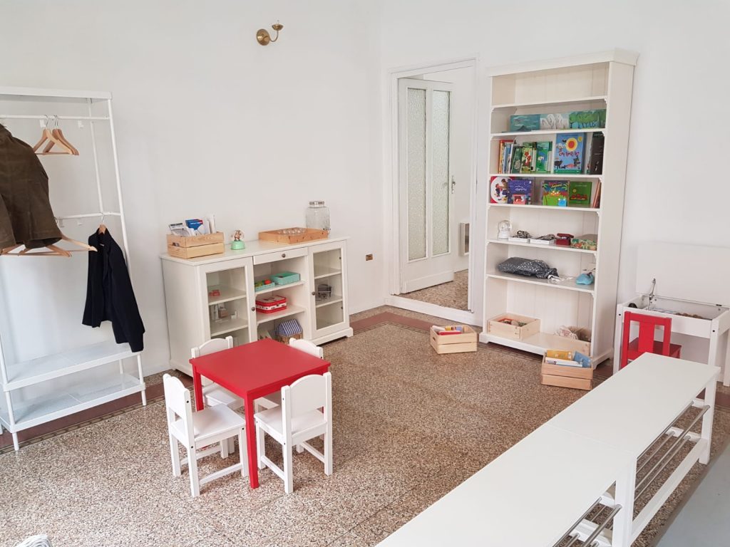 In via Brandizzo 38 inaugura uno spazio educativo gratuito che propone attività montessori, musica, letture di libri. Aperto martedì–venerdì, 8:30–12:30. 
Venite a trovarci!